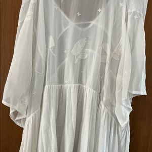 Free People beautiful ethereal flowing top. Medium
